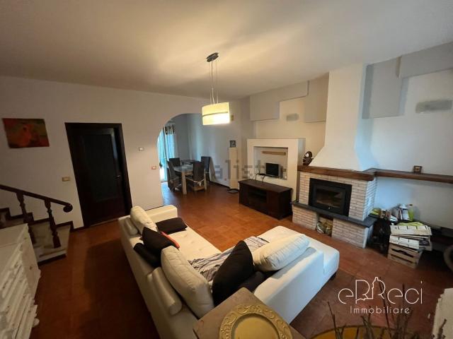 Villetta a schiera in vendita di 146 m² in Viale Rinascita, 96