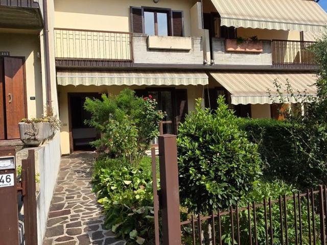 Villetta a schiera in vendita di 14738 m² in Via Aldo Moro, 46