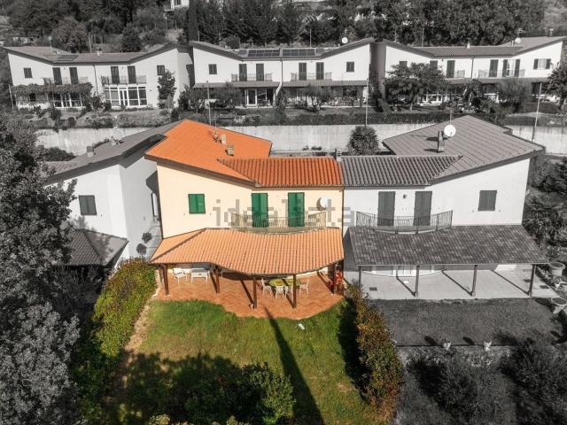 Villetta a schiera in vendita di 147 m² in Via del Monte