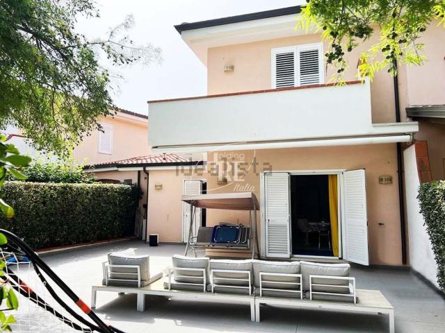 Villetta a schiera in vendita di 148 m² in Via del Boschetto, 63