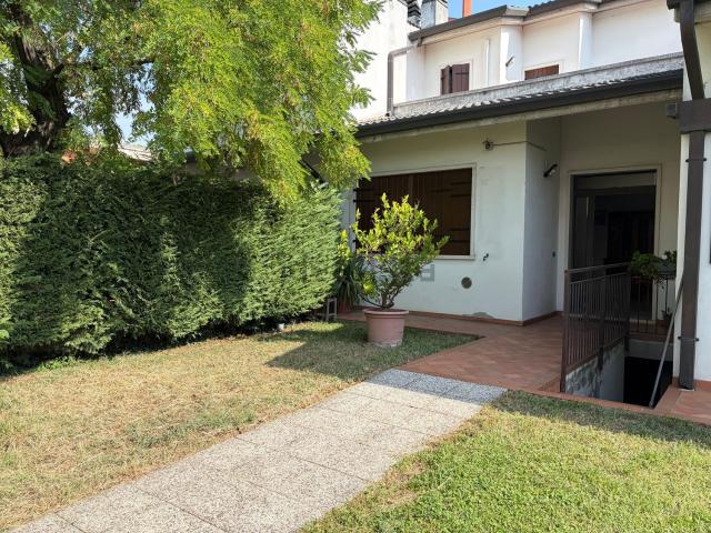 Villetta a schiera in vendita di 148 m² in Via Tevere