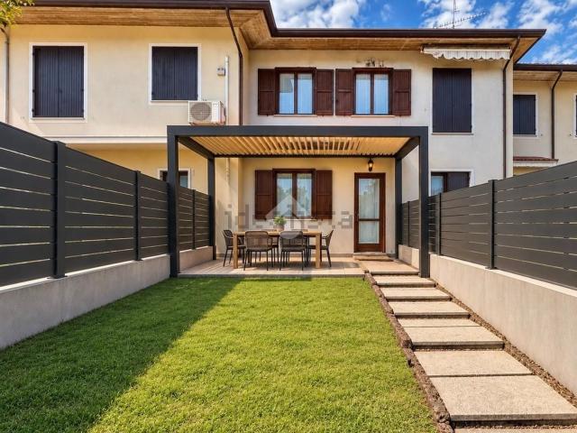 Villetta a schiera in vendita di 150 m² in Via Caduti del Lavoro, 6