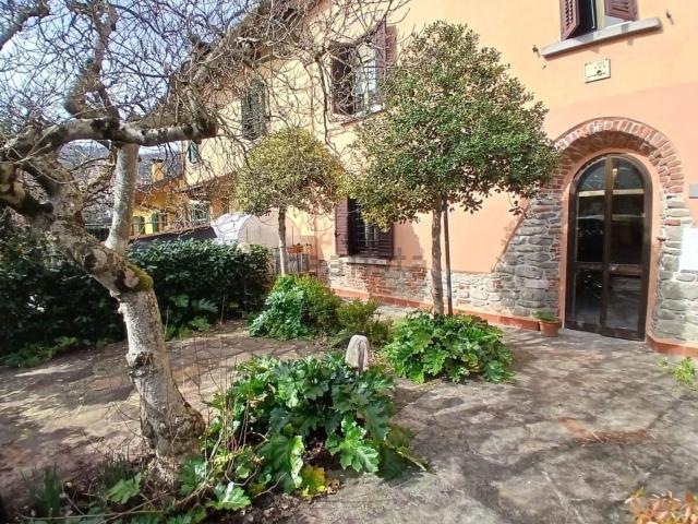 Villetta a schiera in vendita di 150 m² in Via del Bisenzio