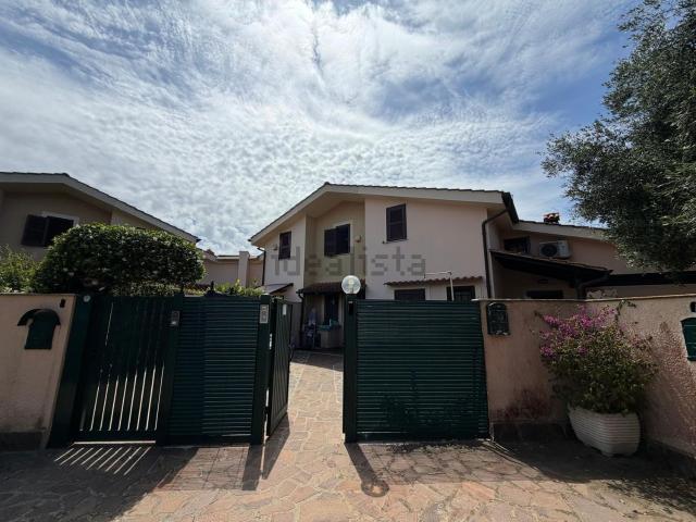 Villetta a schiera in vendita di 150 m² in Via del Sagittario