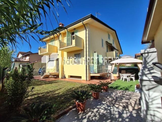 Villetta a schiera in vendita di 150 m² in Via delle Pinete