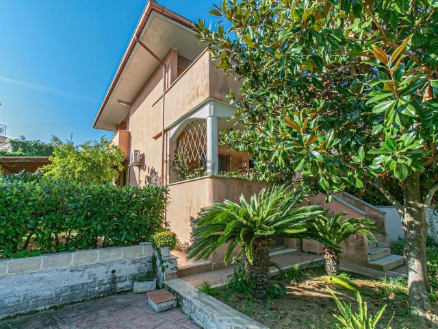 Villetta a schiera in vendita di 150 m² in Via di Villa Claudia, 107