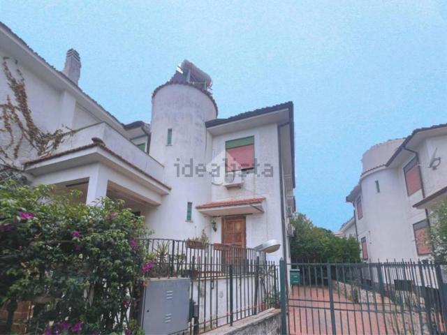 Villetta a schiera in vendita di 150 m² in Via Flora, 34