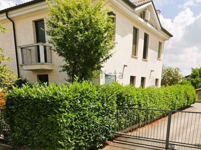 Villetta a schiera in vendita di 150 m² in Via Sant&apos Ambrogio, 88