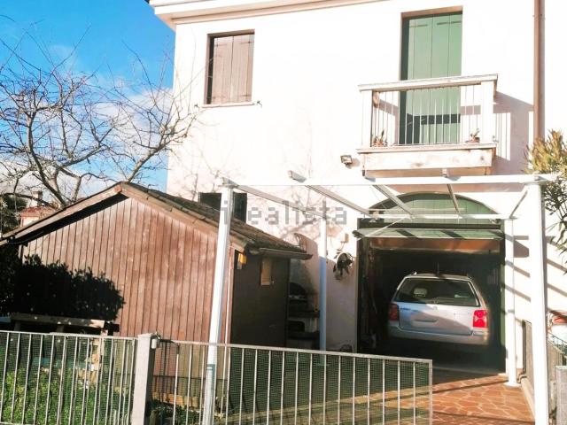 Villetta a schiera in vendita di 150 m² in Via Sant&apos Ambrogio, 82