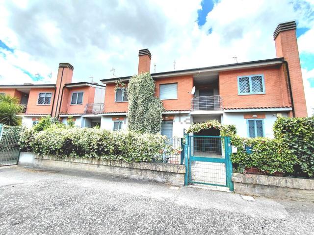 Villetta a schiera in vendita di 150 m² in Via Pescosansonesco, 1