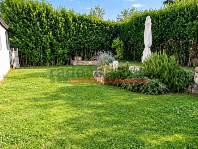 Villetta a schiera in vendita di 150 m² in Via Uberto Mondolfi, 138