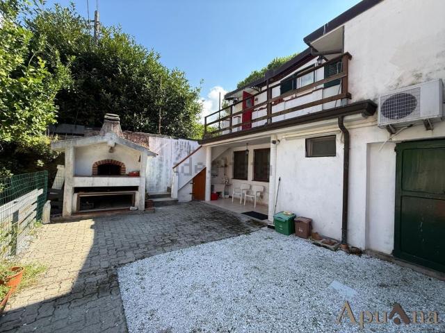 Villetta a schiera in vendita di 151 m² in Via Felice Cavallotti, 54100
