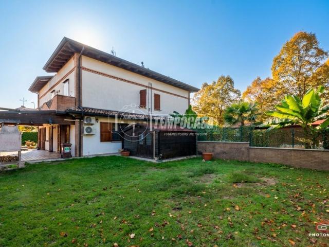 Villetta a schiera in vendita di 152 m² in Via Castello del Bue, 13