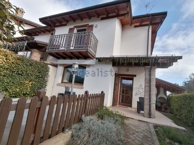 Villetta a schiera in vendita di 152 m² in Via delle Viole