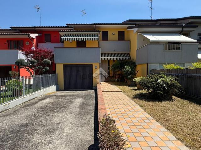 Villetta a schiera in vendita di 152 m² in Via Martiri di via Fani, 54