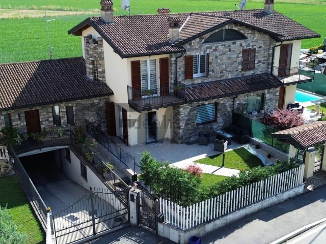 Villetta a schiera in vendita di 152 m² in Via Pontoglio, 2