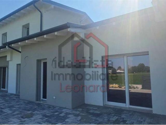 Villetta a schiera in vendita di 152 m² in Viale della Resistenza, 24