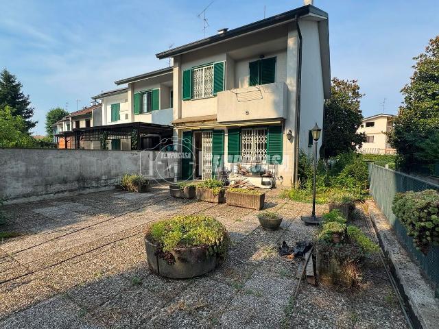 Villetta a schiera in vendita di 153 m² in Via F. Brunelleschi, 9