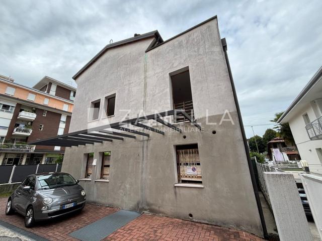 Villetta a schiera in vendita di 153 m² in Via Pietro Damini