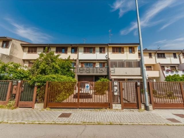 Villetta a schiera in vendita di 154 m² in Via Mons.Norberto Perini, 33