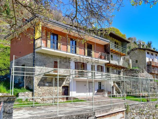 Villetta a schiera in vendita di 154 m² in Frazione Santa Croce