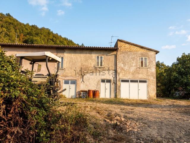 Villetta a schiera in vendita di 154 m² in Località Pereto Ville, 12