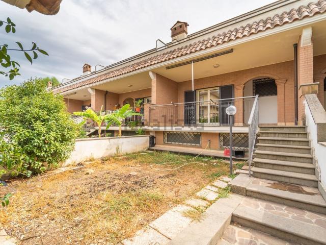 Villetta a schiera in vendita di 155 m² in Via Cinisi, 30