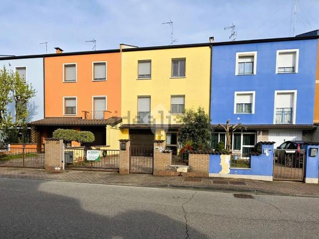 Villetta a schiera in vendita di 155 m² in Via Andrea Costa, 31