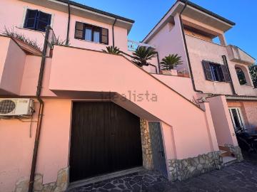 Villetta a schiera in vendita di 155 m² in Via Gian Lorenzo Bernini