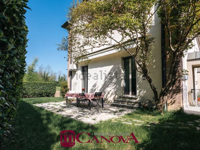 Villetta a schiera in vendita di 155 m² in Via Francesco Petrarca