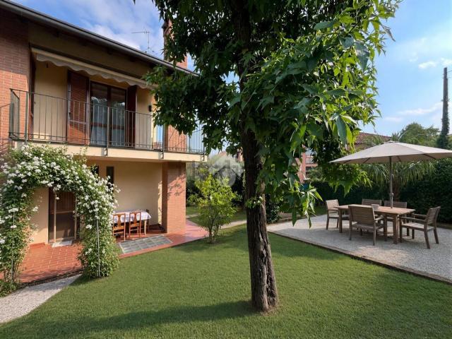 Villetta a schiera in vendita di 155 m² in Via Madonnina, 12