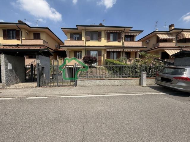 Villetta a schiera in vendita di 155 m² in Via Madre Teresa Di Calcutta
