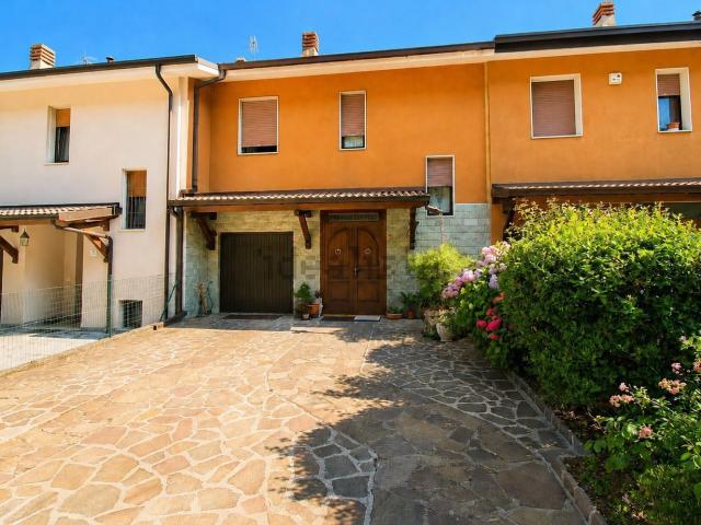 Villetta a schiera in vendita di 155 m² in Via Padre Marcolini
