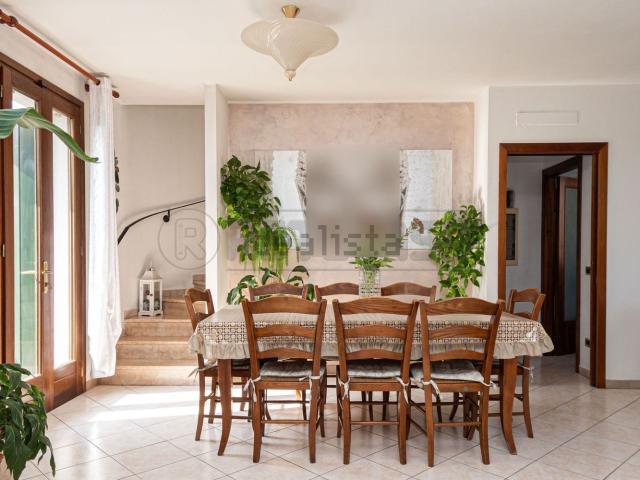 Villetta a schiera in vendita di 155 m² in Via Peschiere