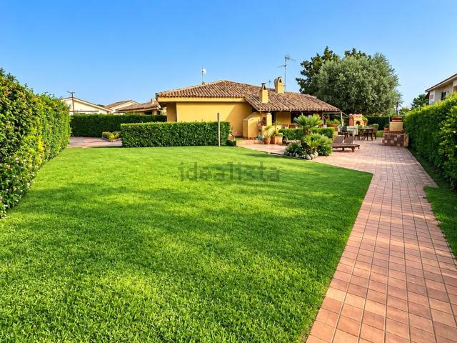 Villetta a schiera in vendita di 155 m² in Via Terracina, 86