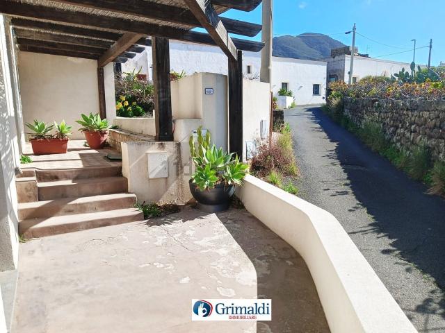 Villetta a schiera in vendita di 155 m² in Contrada Scauri