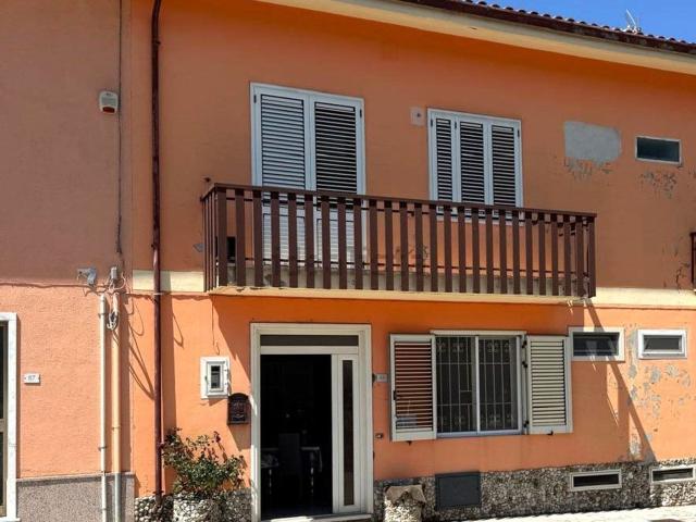 Villetta a schiera in vendita di 156 m² in Via Borgo, 87