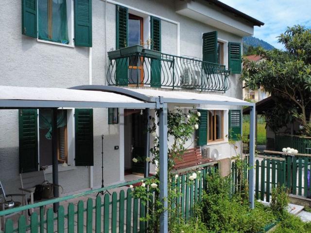 Villetta a schiera in vendita di 156 m² in Via Pezzè