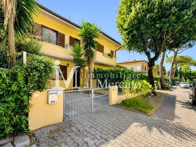 Villetta a schiera in vendita di 156 m² in Via Vincenzo Bellini, 16