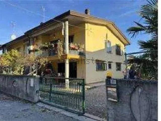 Villetta a schiera in vendita di 157 m² in Via Cesare Battisti, 25