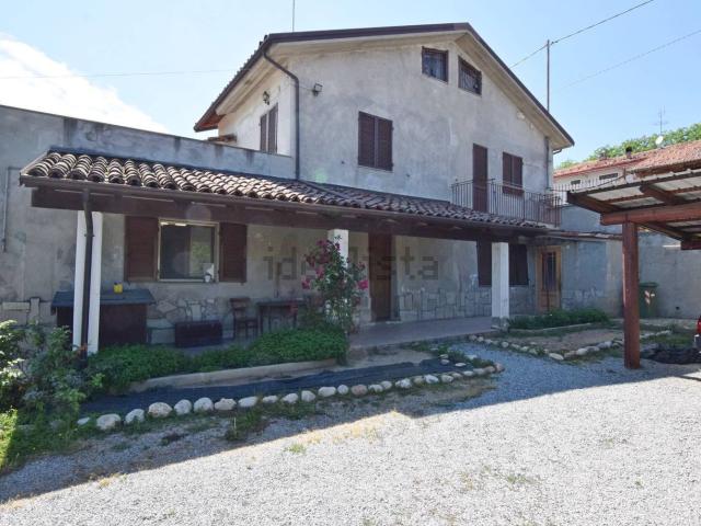 Villetta a schiera in vendita di 157 m² in Via Langhe, 382
