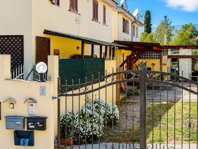 Villetta a schiera in vendita di 158 m² in Via Barcellona