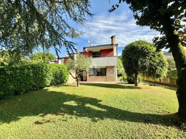 Villetta a schiera in vendita di 158 m² in Via Gran Sasso, 6