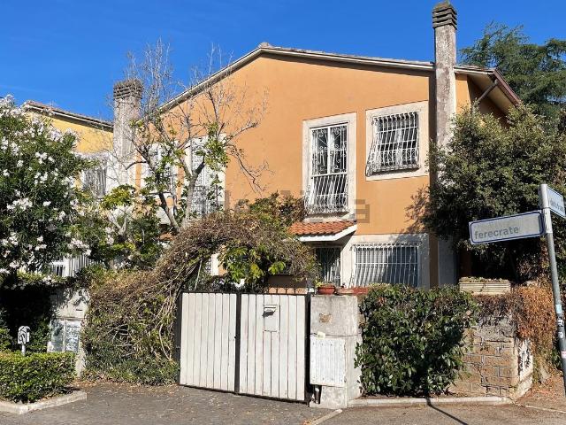 Villetta a schiera in vendita di 158 m² in Via Ferecrate, 2