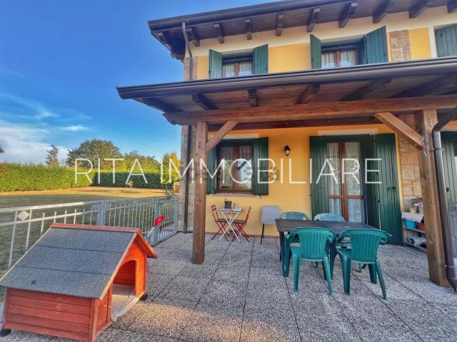 Villetta a schiera in vendita di 158 m² in Via Vignolese