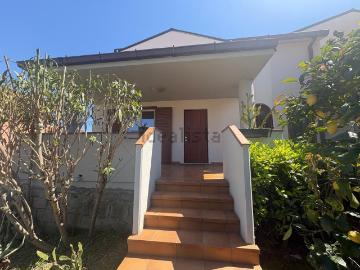 Villetta a schiera in vendita di 159 m² in Via Abbadia