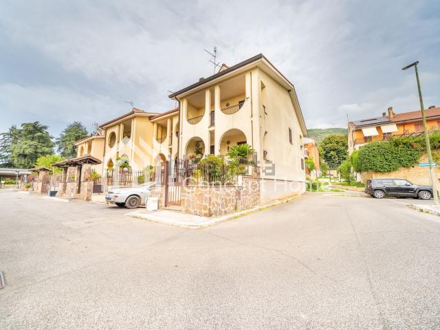 Villetta a schiera in vendita di 159 m² in Via Scipione Vannutelli, 17