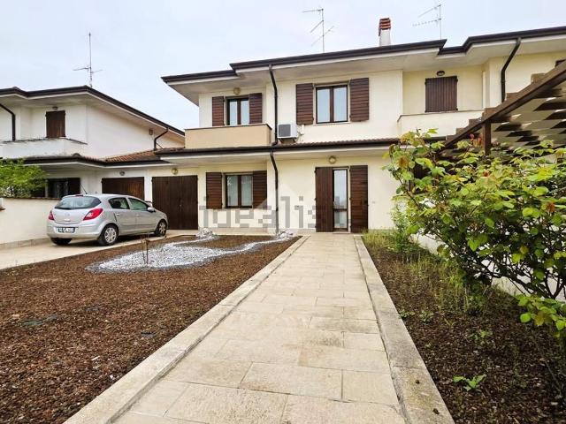 Villetta a schiera in vendita di 160 m² in Via Chiesa San Silvestro, 117