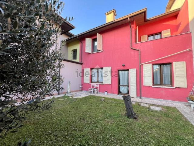 Villetta a schiera in vendita di 160 m² in Via Adige, 100