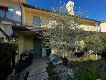 Villetta a schiera in vendita di 160 m² in Via Alessandro Manzoni, 9